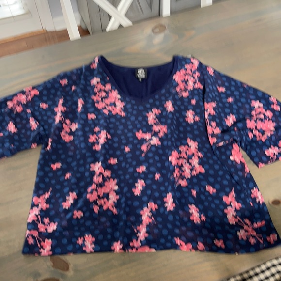 Top - Picture 1 of 5